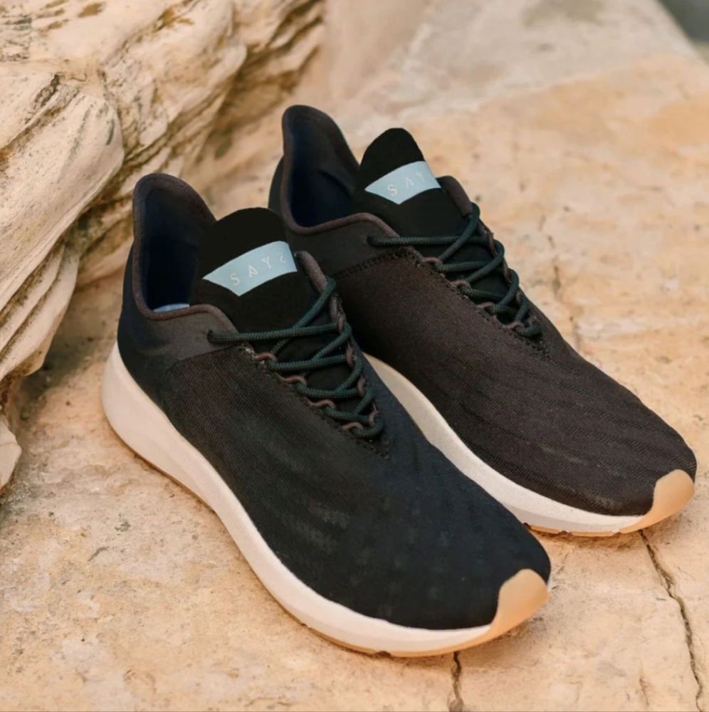 NEW Saysh sneakers size 6